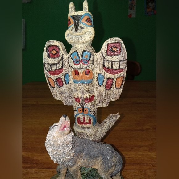 Vintage Wolf and Totem Pole Figurine 9in - Picture 2 of 15